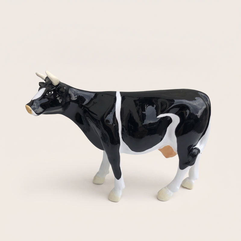 Vache en résine Kuhtag — Fribourgeoise noir-blanc H15 cm — photo studio