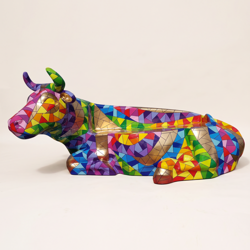 Vache en résine Kuhtag — Banc mosaïque — photo studio
