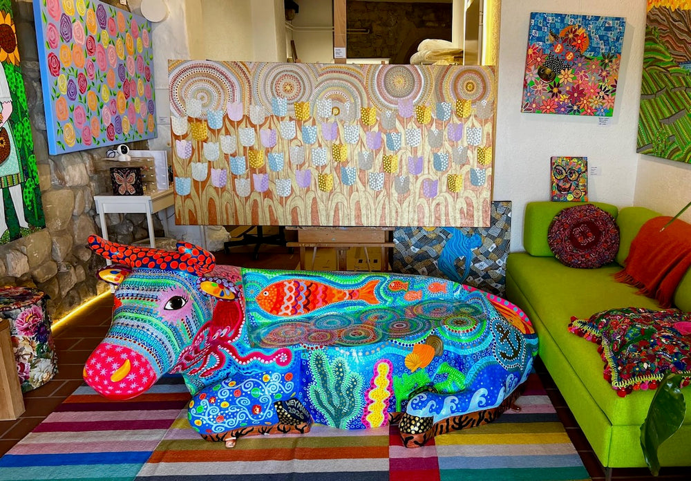 Vache-banc Kuhtag XL peinte par l'artiste Jessica Weymann