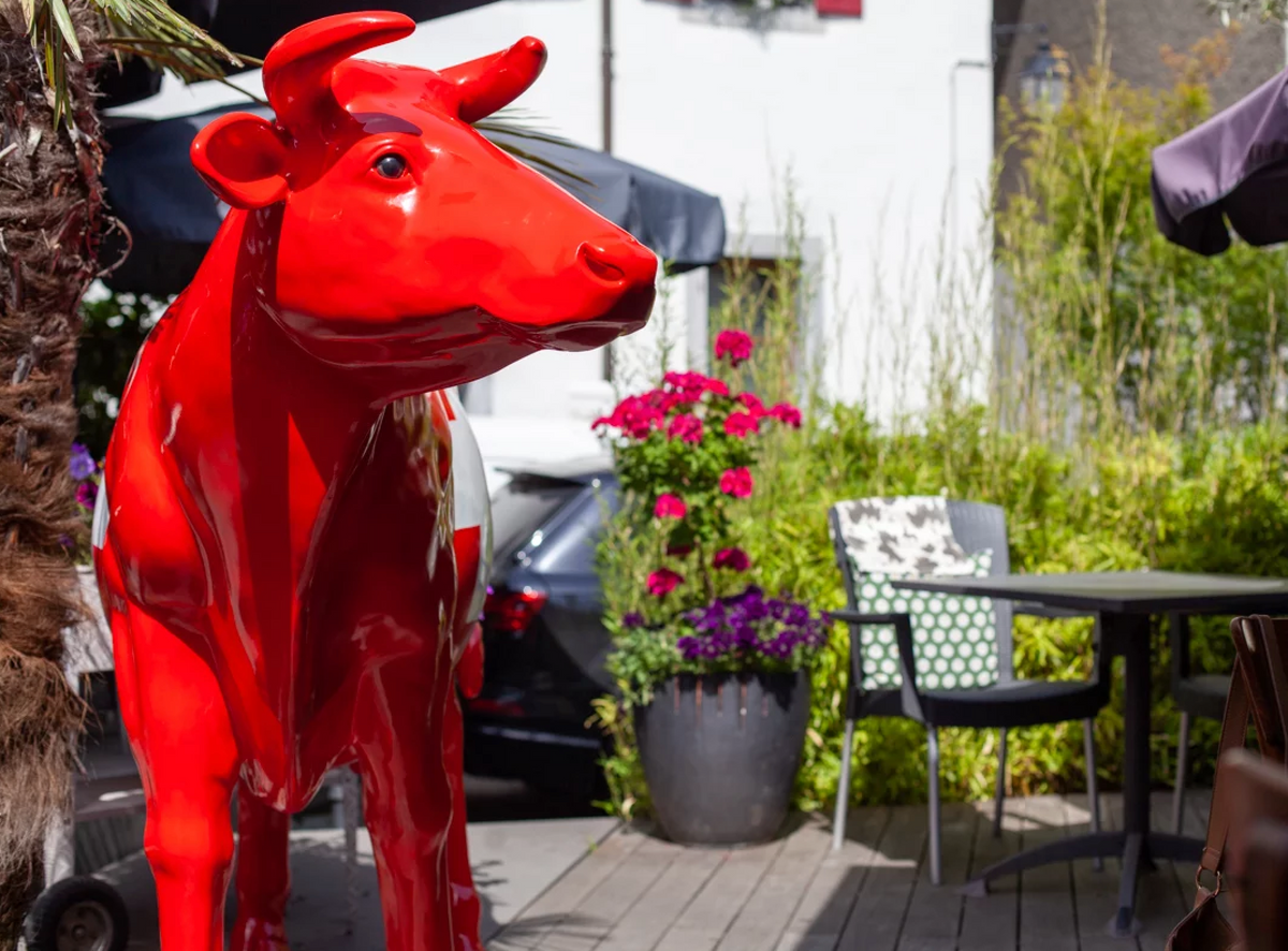 Vache Kuhtag à croix suisse au restaurant de l’Hôtel de Ville de Bex