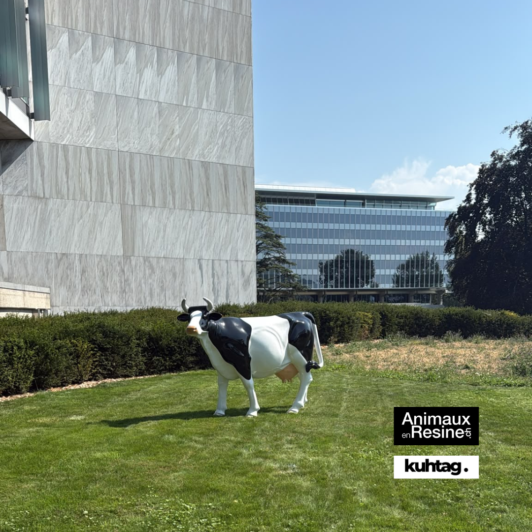Vache Kuhtag fribourgeoise grandeur nature au siège de Nestlé à Vevey
