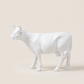 Vache blanche en résine H15 cm Kuhtag — photo studio