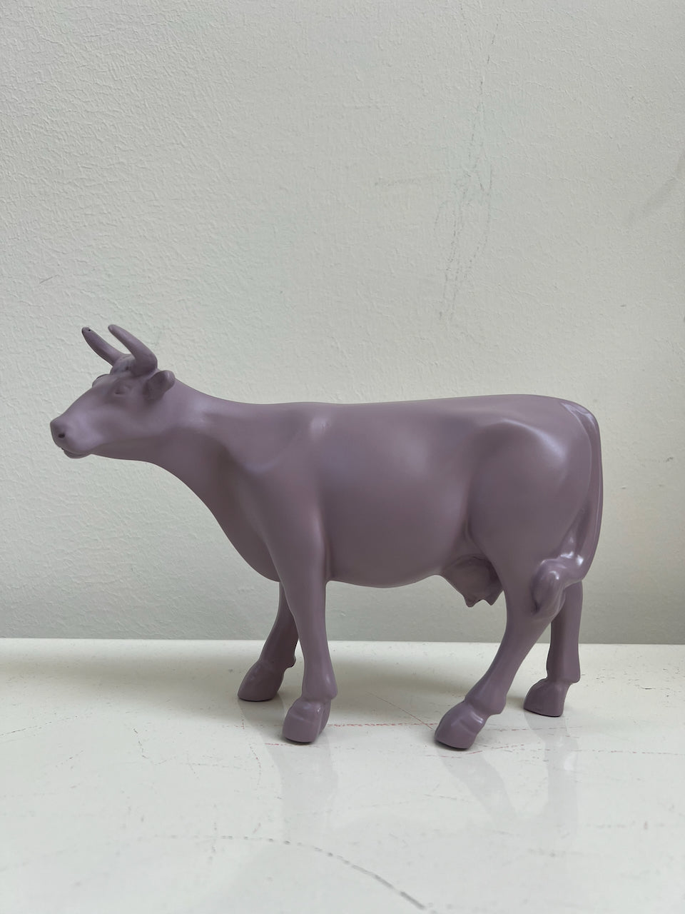 Vache lavande en résine H15 cm Kuhtag — photo réelle